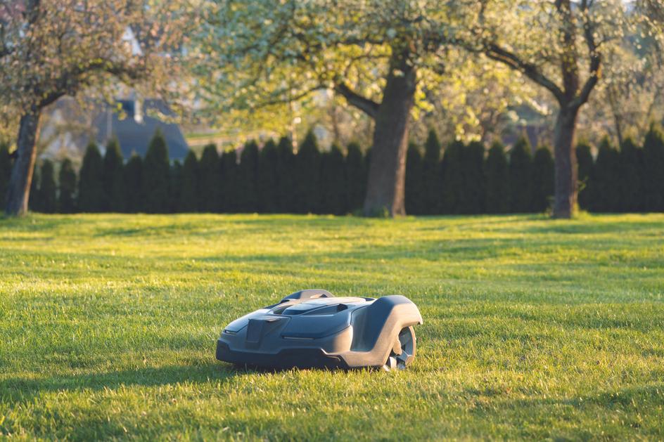 GPS protection level benefits robotic lawnmowers