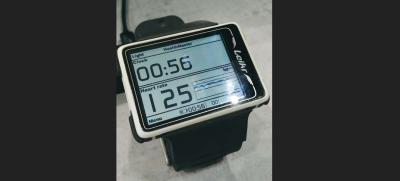 Leikr watch which shows the time and the Heart rate