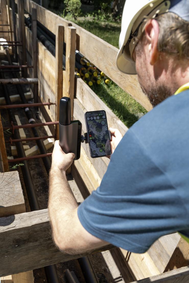 3tag laser measurement device being used in a construction site
