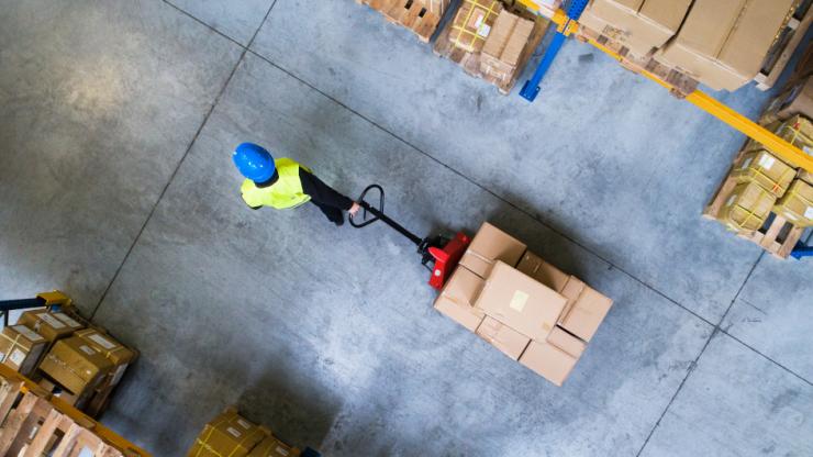 Worker-in-warehouse.jpg Indoor positioning supports operations in warehouses